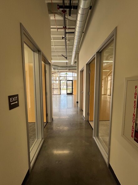 4910 Azusa Canyon Rd, Irwindale, CA à louer - Photo intérieure – Image 2 sur 9