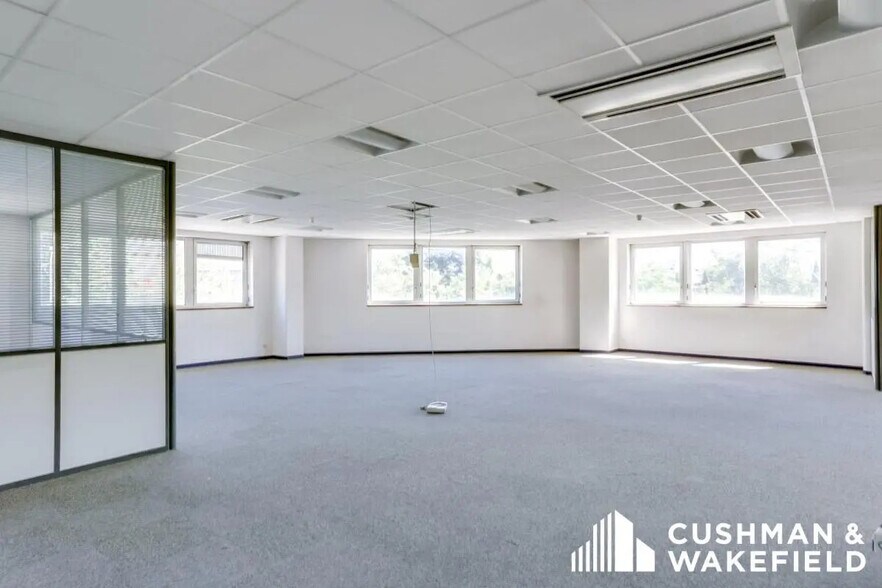 16 Boulevard Des Acieries, Marseille à louer - Photo de l’immeuble – Image 2 sur 14