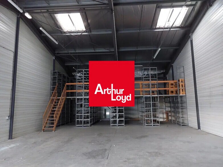 Industriel/Logistique dans La Seyne-sur-Mer à louer - Photo de l’immeuble – Image 1 sur 5