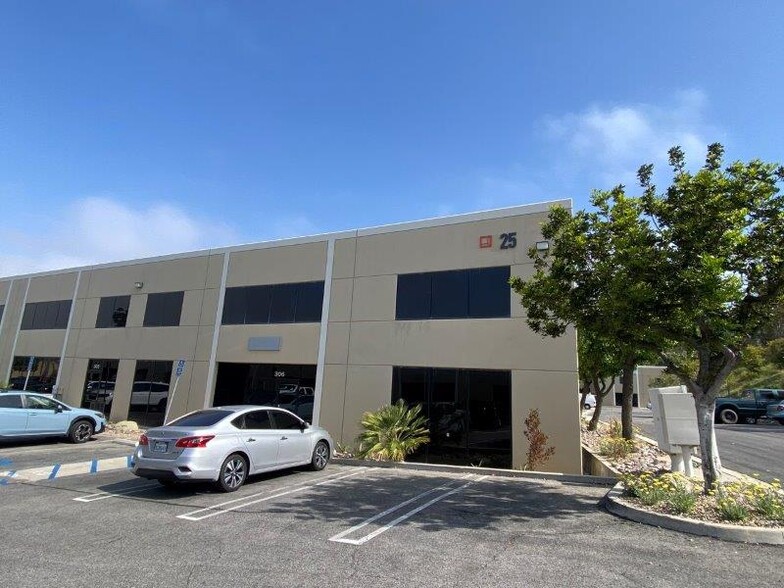 21-29 W Easy St, Simi Valley, CA à louer - Photo de l’immeuble – Image 3 sur 23