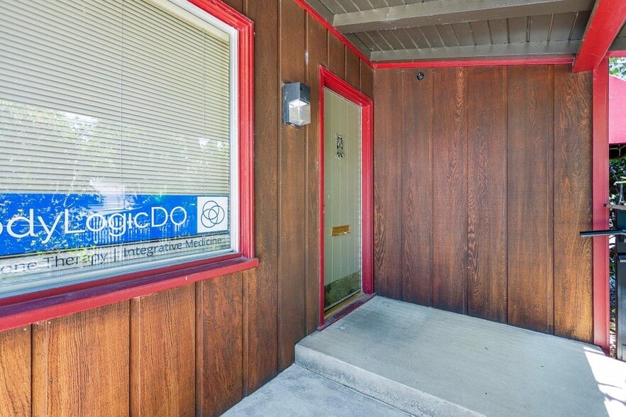 1826 Sonoma St, Redding, CA à vendre - Photo de l’immeuble – Image 2 sur 24