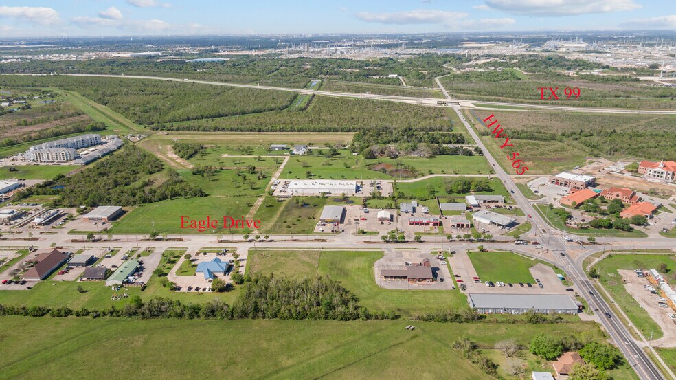 Eagle Dr, Mont Belvieu, TX à vendre - Photo de l’immeuble – Image 3 sur 19