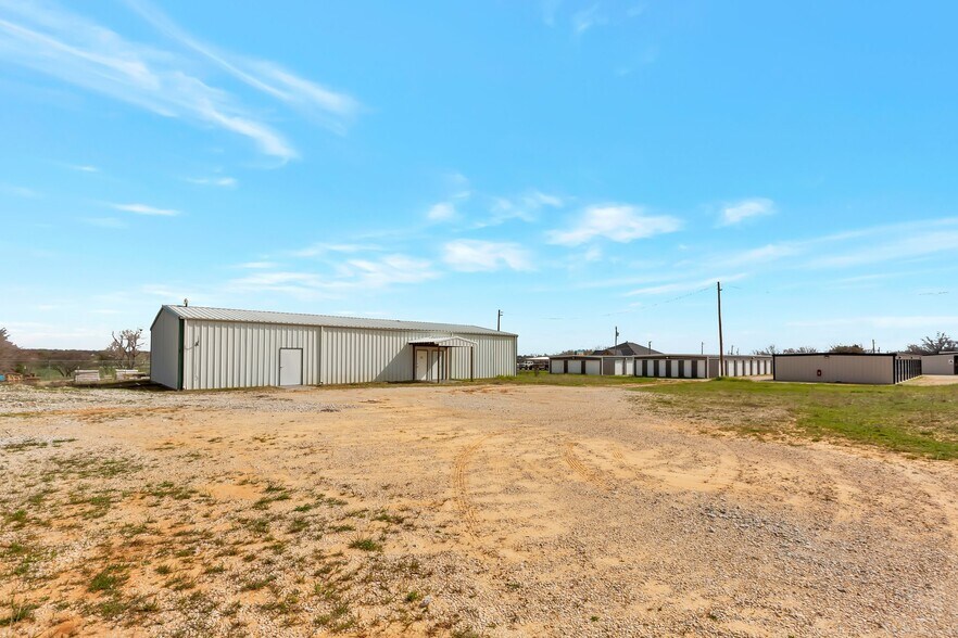 1715 N FM Road 51, Springtown, TX à louer - Photo de l’immeuble – Image 3 sur 25
