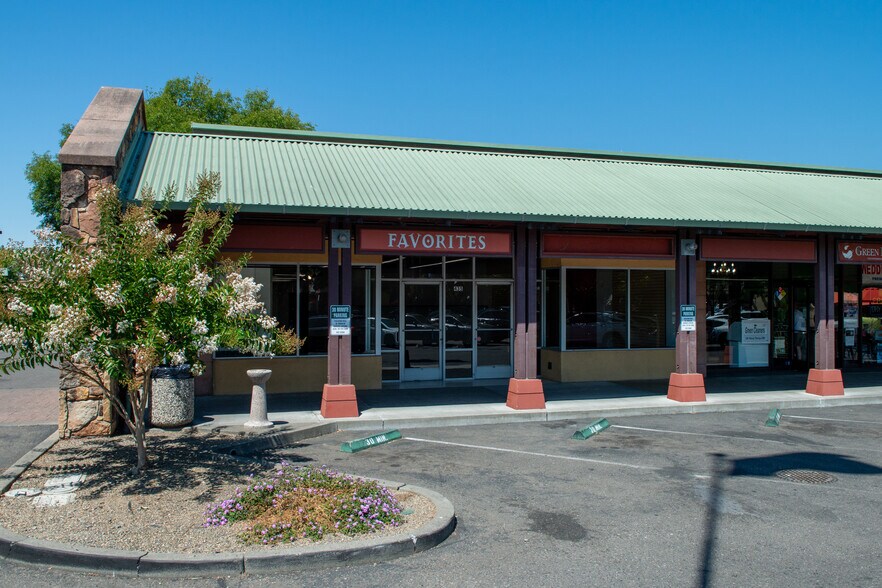 435 Center St, Healdsburg, CA à louer - Photo de l’immeuble – Image 2 sur 32