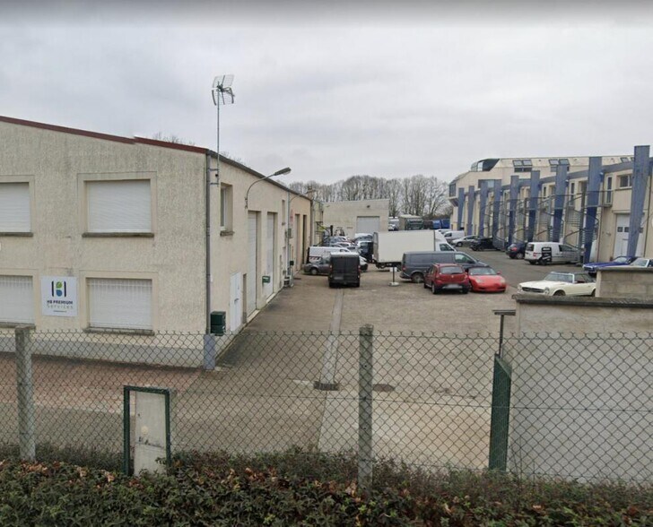 Industriel/Logistique dans Morainvilliers à louer - Photo de l’immeuble – Image 2 sur 15