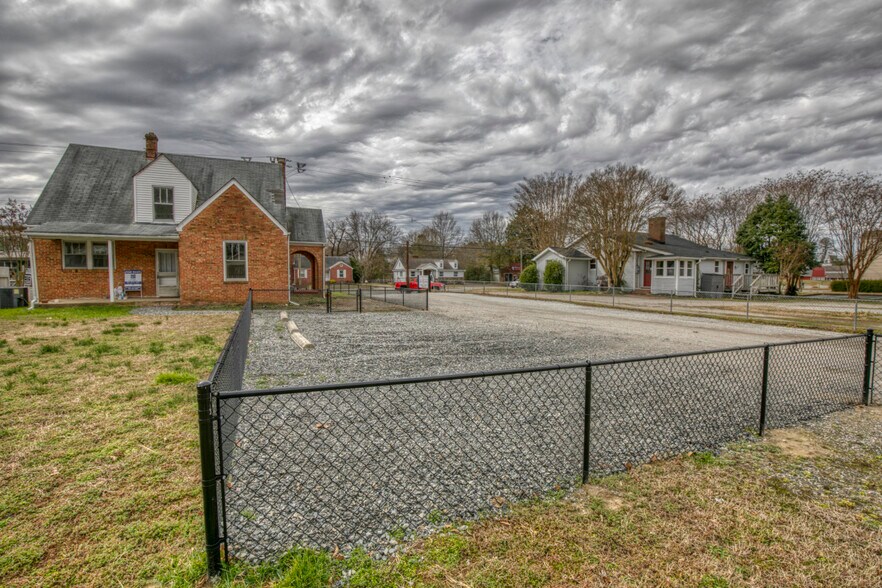 7424 Richmond Rd, Williamsburg, VA à vendre - Photo de l’immeuble – Image 3 sur 8