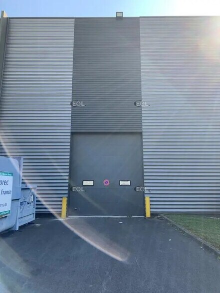Bureau dans Villeneuve-la-Garenne à louer - Photo de l’immeuble – Image 3 sur 13