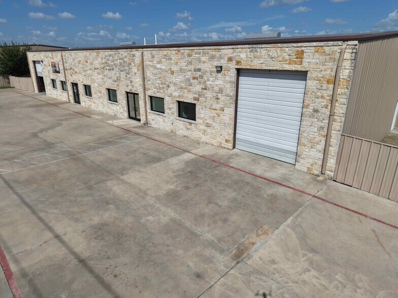 13711 Immanuel Rd, Pflugerville, TX à louer - Photo de l’immeuble – Image 2 sur 14