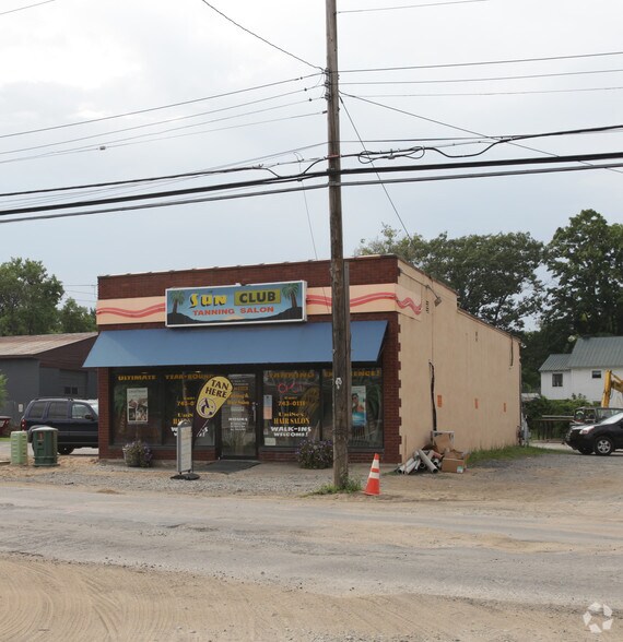 47 Main St, Queensbury, NY à vendre - Photo principale – Image 1 sur 2