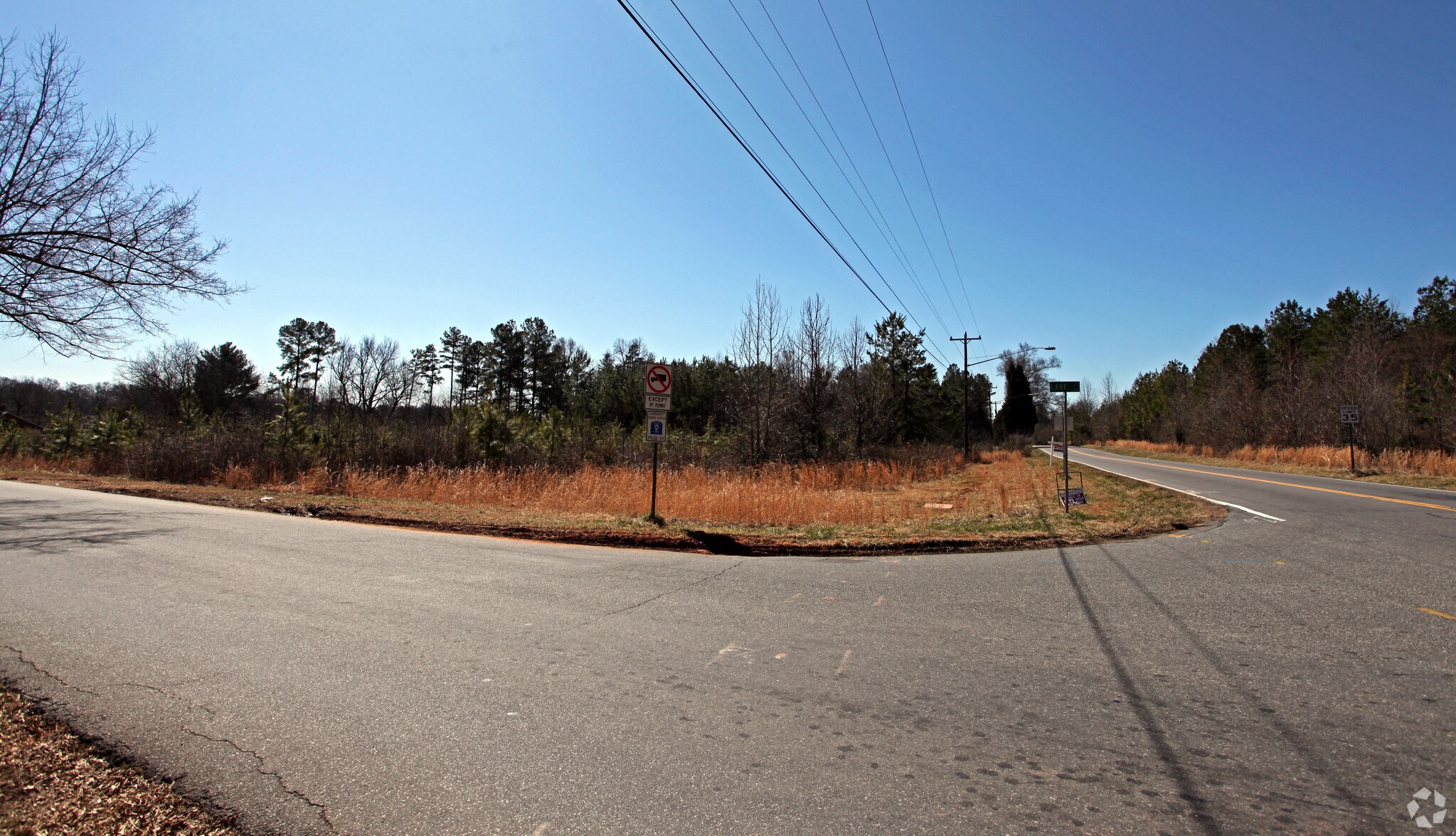 3301 Lake Dr, Charlotte, NC à vendre Photo principale– Image 1 sur 3