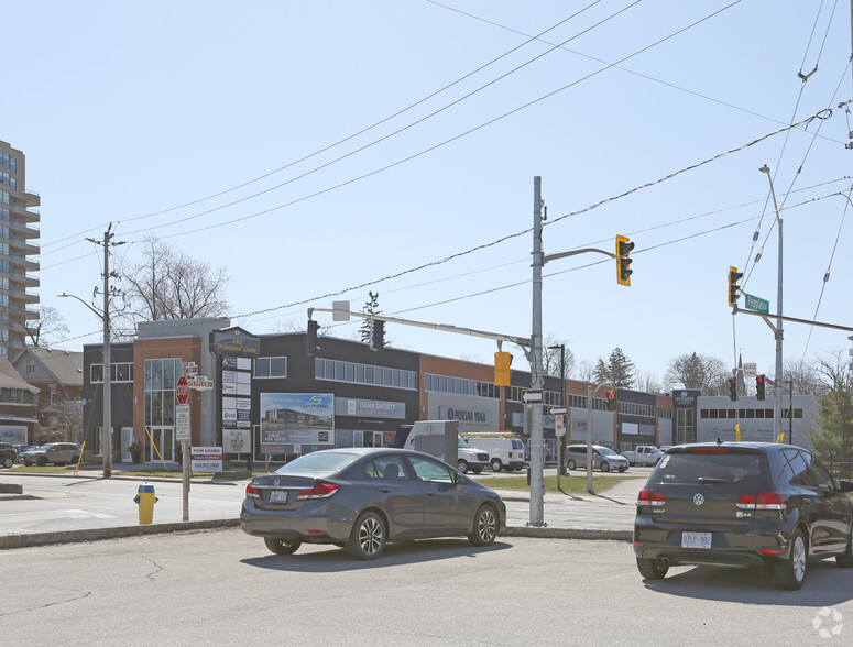 55 Erb St E, Waterloo, ON à louer - Photo principale – Image 1 sur 6