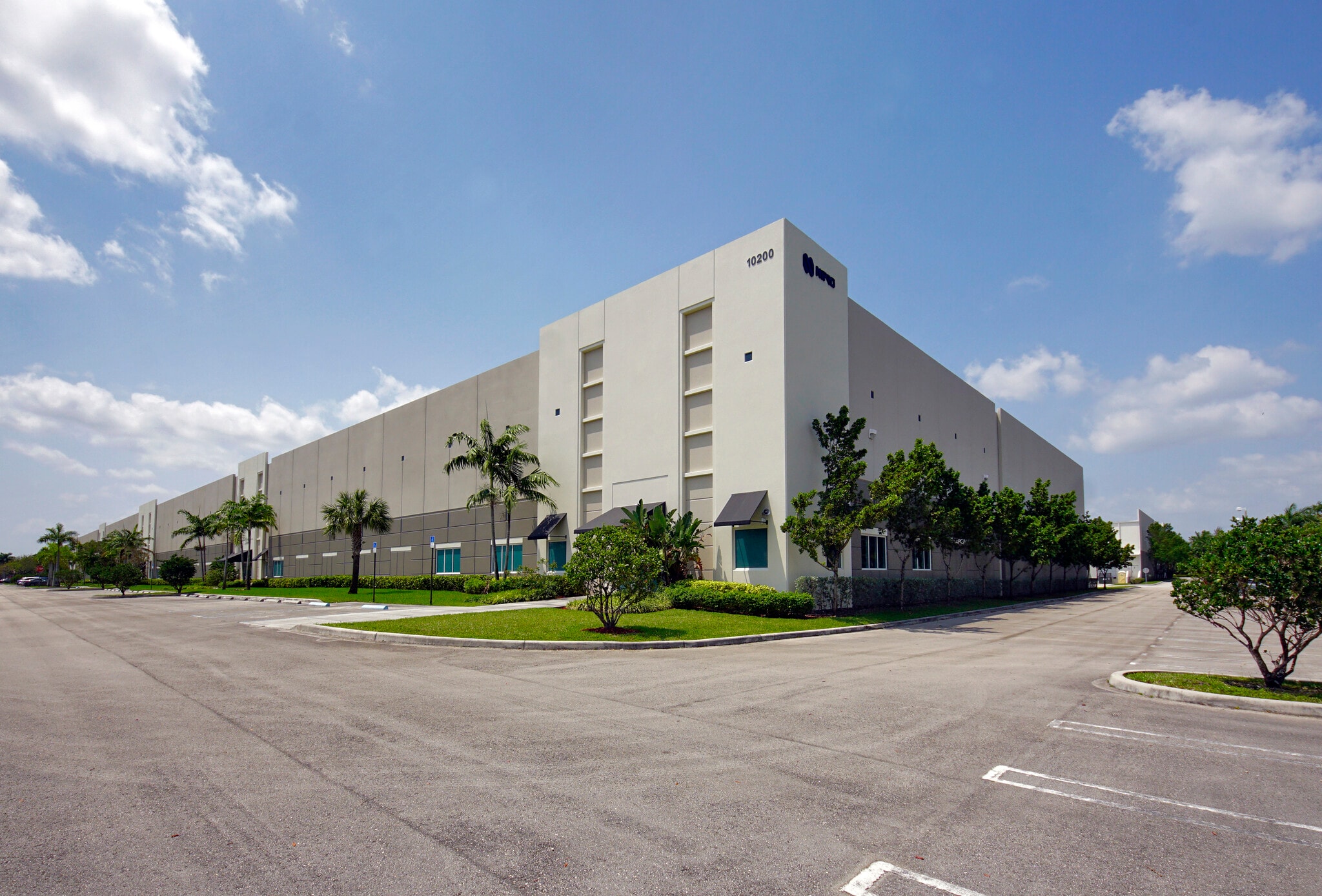 10200 NW 110th Ave, Medley, FL à louer Photo intérieure– Image 1 sur 4