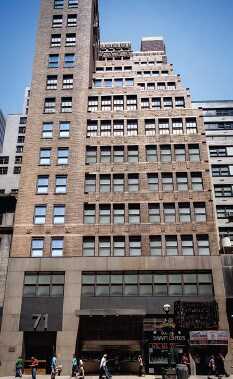 71 W 47th St, New York, NY à louer Photo de l’immeuble– Image 1 sur 6