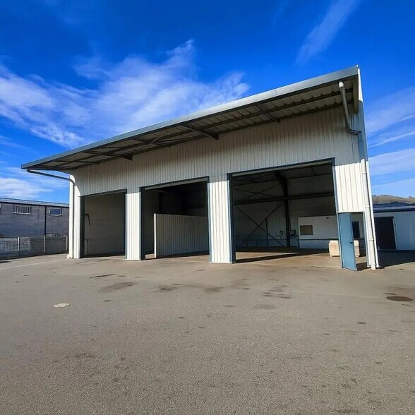 Local d'activités dans Moidieu-Détourbe à vendre - Photo de l’immeuble – Image 2 sur 11