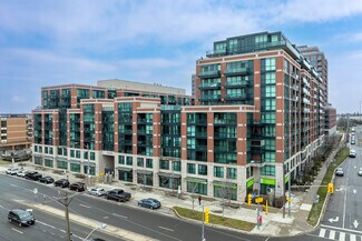 Plus de détails pour 11 Tippett Rd, Toronto, ON - Logement à vendre