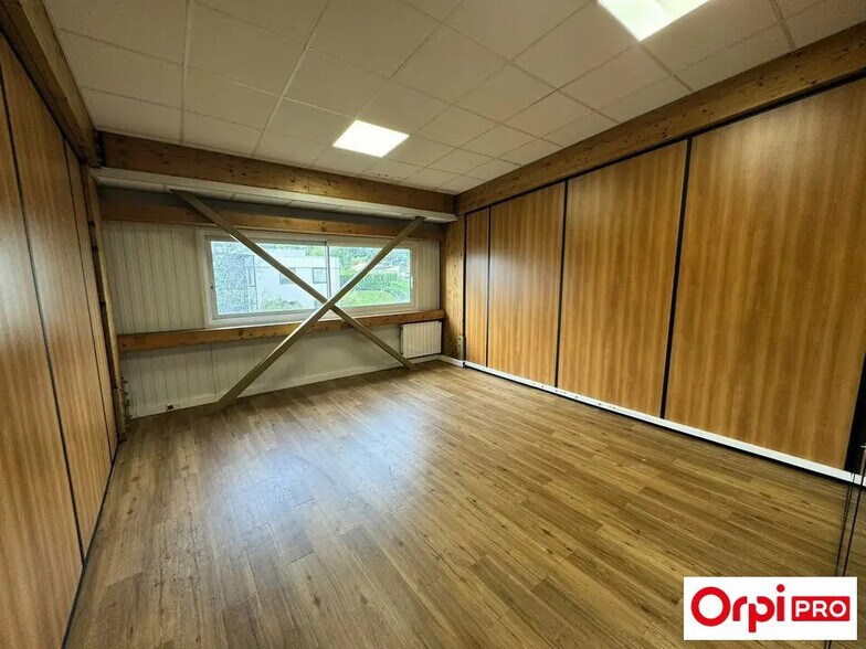 Bureau dans Linas à louer - Photo de l’immeuble – Image 3 sur 7