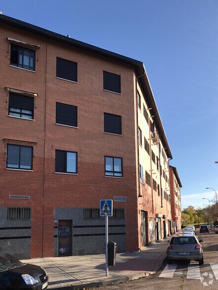 Calle de Rafaela Aparicio, 10, Madrid, Madrid à louer - Photo de l’immeuble – Image 2 sur 2