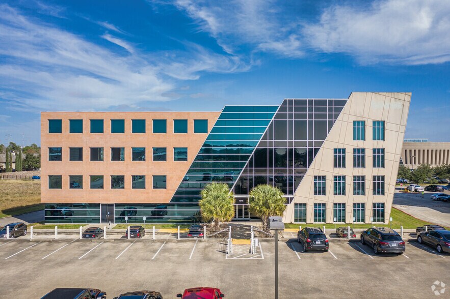 10740 N Gessner Dr, Houston, TX à louer - Photo principale – Image 1 sur 3