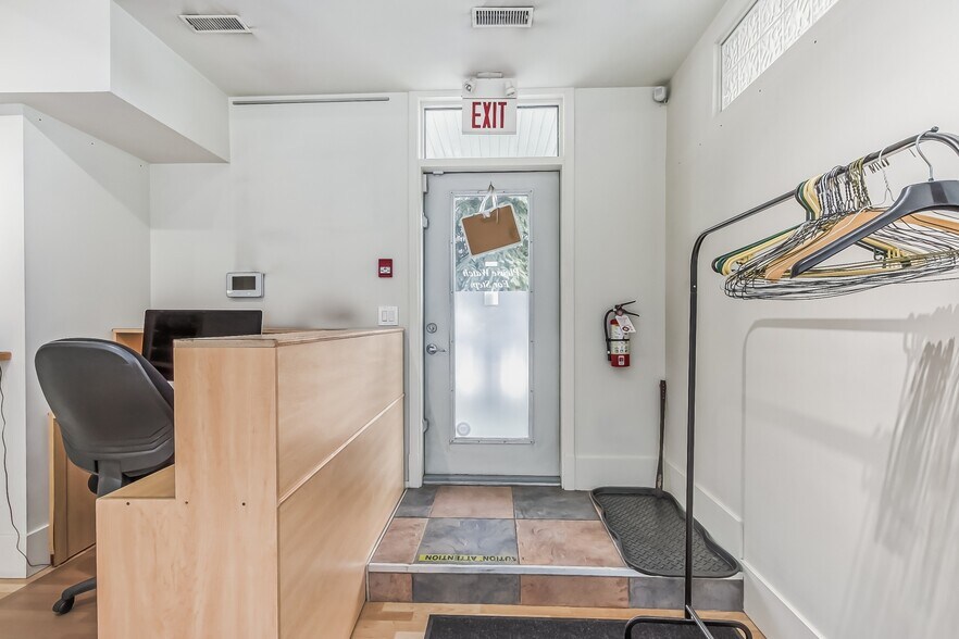 10403 122 St, Edmonton, AB à vendre - Photo de l’immeuble – Image 3 sur 31