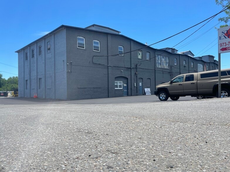 95 Dell Glen Ave, Lodi, NJ à louer - Photo de l’immeuble – Image 2 sur 3