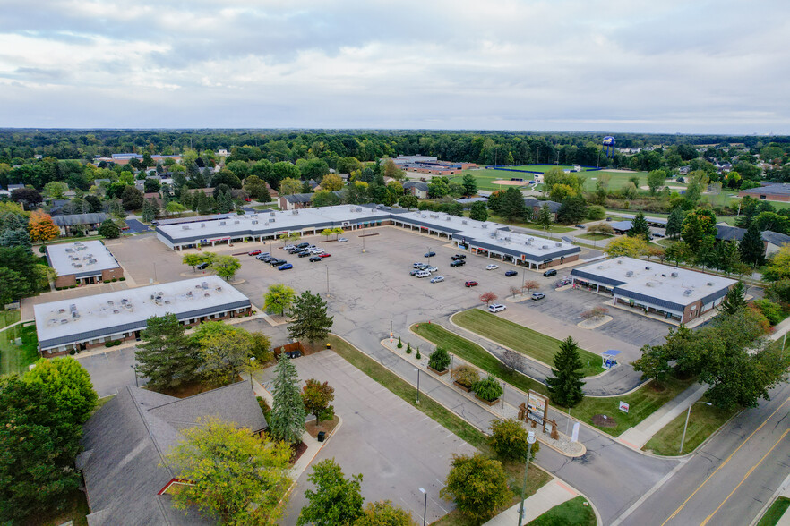 13105-13191 Schavey Rd, Dewitt, MI à louer - Aérien – Image 1 sur 16