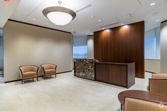 2600 W Big Beaver Rd, Troy, MI à louer Photo intérieure– Image 2 sur 14