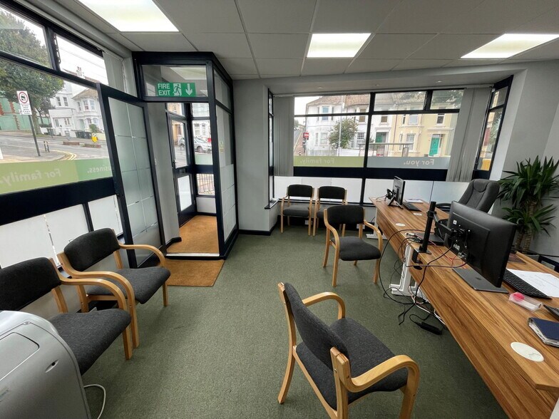 135 Elm Grv, Brighton à vendre - Photo intérieure – Image 2 sur 3