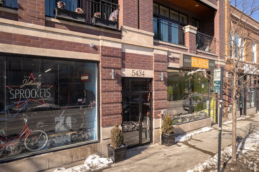5434 N Clark St, Chicago, IL à louer - Photo de l’immeuble – Image 3 sur 4