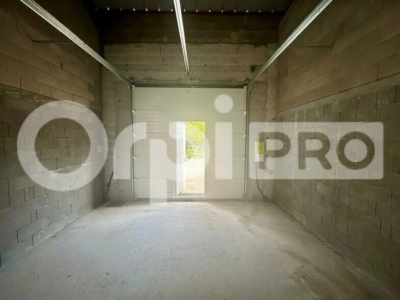 Local d'activités dans Saint-Chéron à vendre - Photo de l’immeuble – Image 3 sur 8