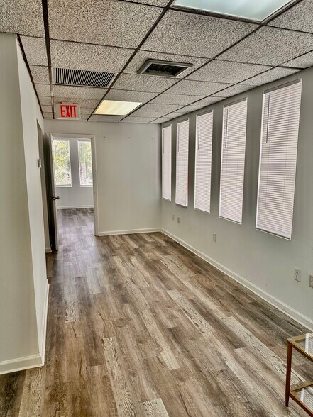 246 NW 42nd Ave, Miami, FL à louer - Photo de l’immeuble – Image 2 sur 7
