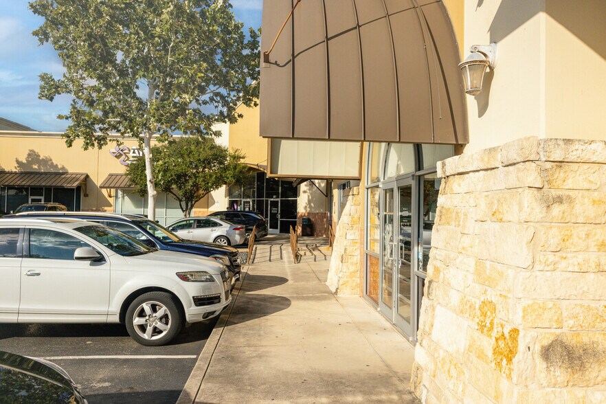 13706 N Loop 1604 W, San Antonio, TX à louer - Photo de l’immeuble – Image 3 sur 17