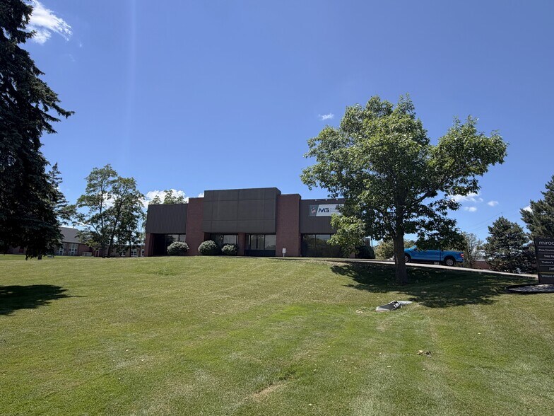 1057 E Henrietta Rd, Brighton, NY à louer - Photo de l’immeuble – Image 1 sur 20