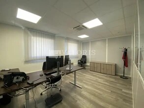 Local d’activités dans Reyrieux à louer Photo intérieure– Image 1 sur 2