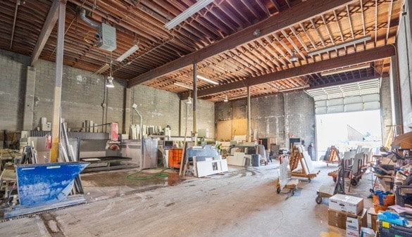 12240 Vulcan Way, Richmond, BC à louer Photo intérieure– Image 1 sur 4