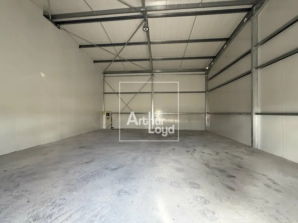 Local d’activités dans Saint-Germain-Laval à louer Photo intérieure– Image 1 sur 4