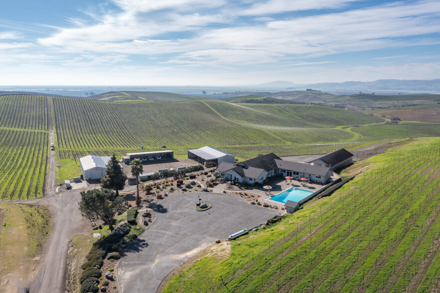 5933 Haire Ln, Napa, CA à vendre - Photo de l’immeuble – Image 2 sur 17