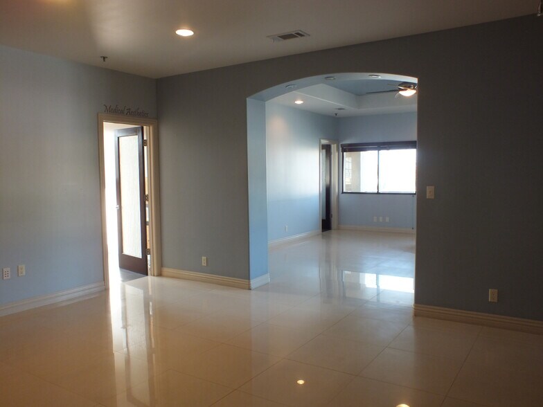 800 Torrance Blvd, Redondo Beach, CA à louer - Photo intérieure – Image 3 sur 13