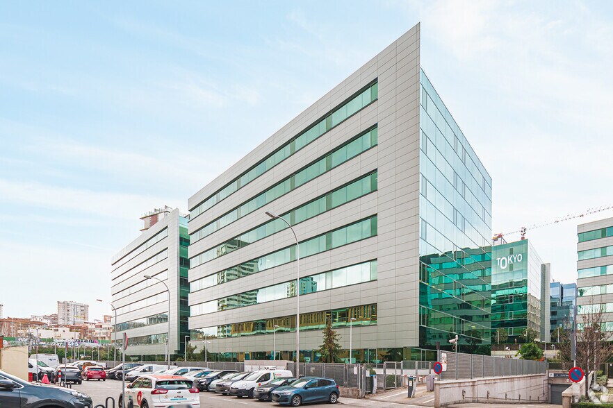 Avenida de Manoteras, 20D, Madrid, Madrid à louer - Photo de l’immeuble – Image 2 sur 3