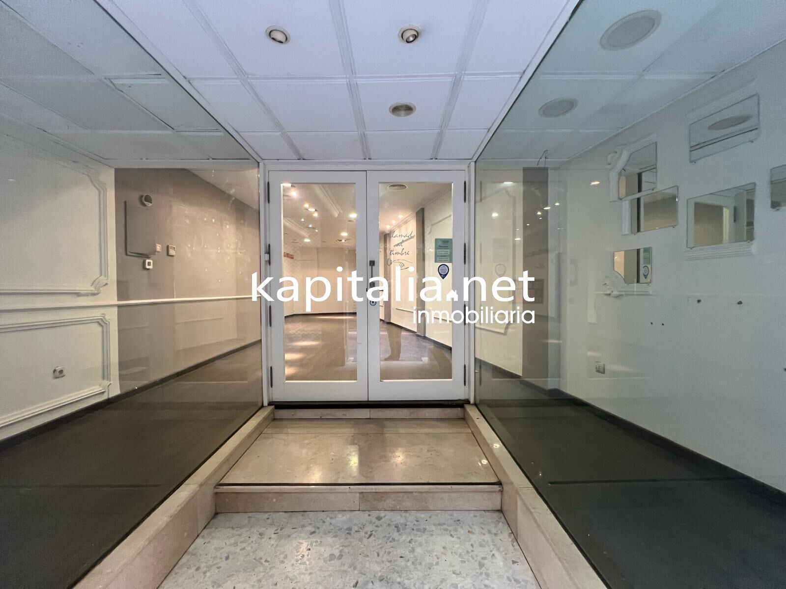 Local commercial dans València, Valencia à vendre Photo de l’immeuble– Image 1 sur 16