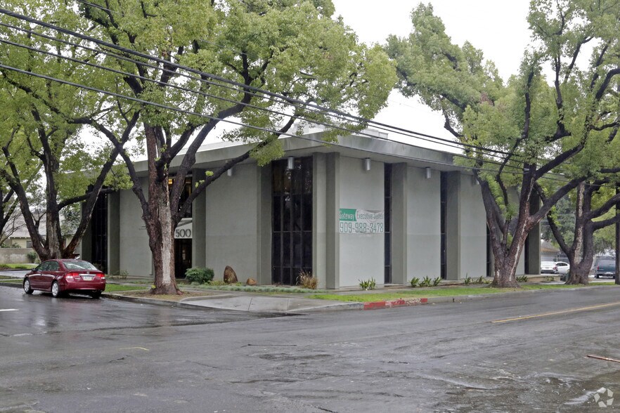 500 E E St, Ontario, CA à vendre - Photo de l’immeuble – Image 1 sur 5