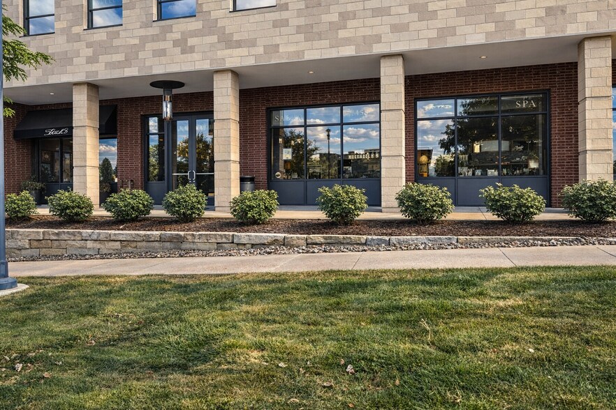 440 Fairway Dr, West Des Moines, IA à louer - Photo de l’immeuble – Image 2 sur 16