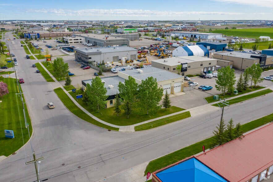 4300 116th Ave SE, Calgary, AB à louer - Aérien – Image 2 sur 4