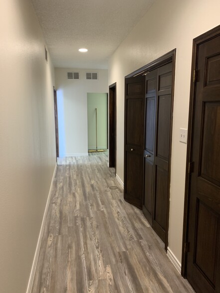 825 John Ben Shepperd Pky, Odessa, TX à louer - Photo de l’immeuble – Image 2 sur 9