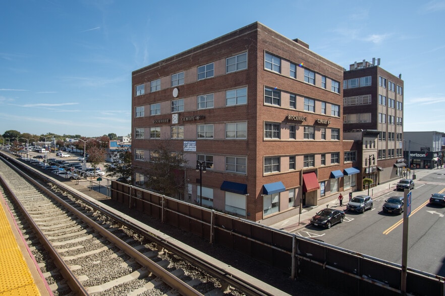 53 N Park Ave, Rockville Centre, NY à louer - Photo principale – Image 1 sur 28