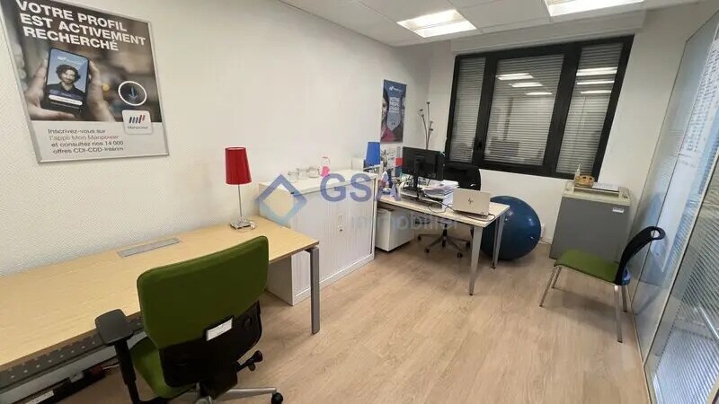 Local commercial dans Évry-Courcouronnes à louer - Photo de l’immeuble – Image 3 sur 6