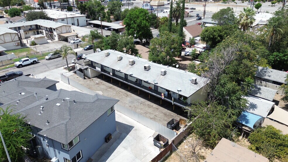 1137-1139 N Mayfield Ave, San Bernardino, CA à vendre - Photo de l’immeuble – Image 3 sur 20