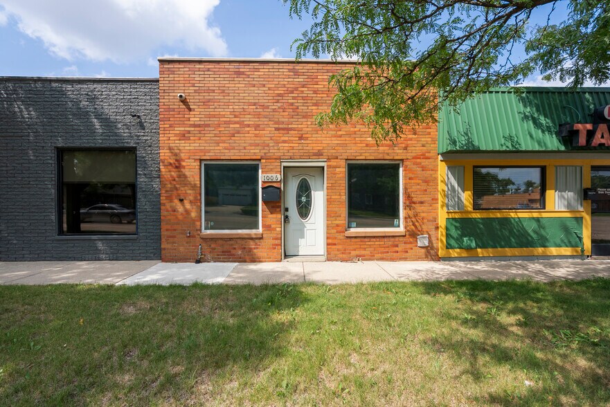 1006 W 14 Mile Rd, Clawson, MI à louer - Photo de l’immeuble – Image 1 sur 21