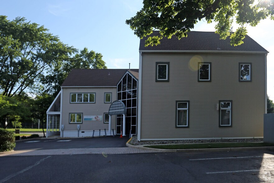1816 Burlington-mt Holly Rd, Burlington, NJ à louer - Photo de l’immeuble – Image 3 sur 15