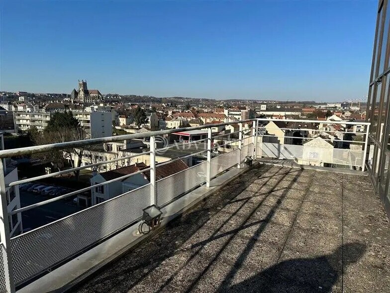 Bureau dans Mareuil-lès-Meaux à louer - Photo de l’immeuble – Image 2 sur 6