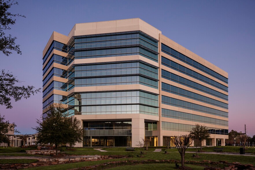 10713 W Sam Houston Pky N, Houston, TX à louer - Photo de l’immeuble – Image 2 sur 10